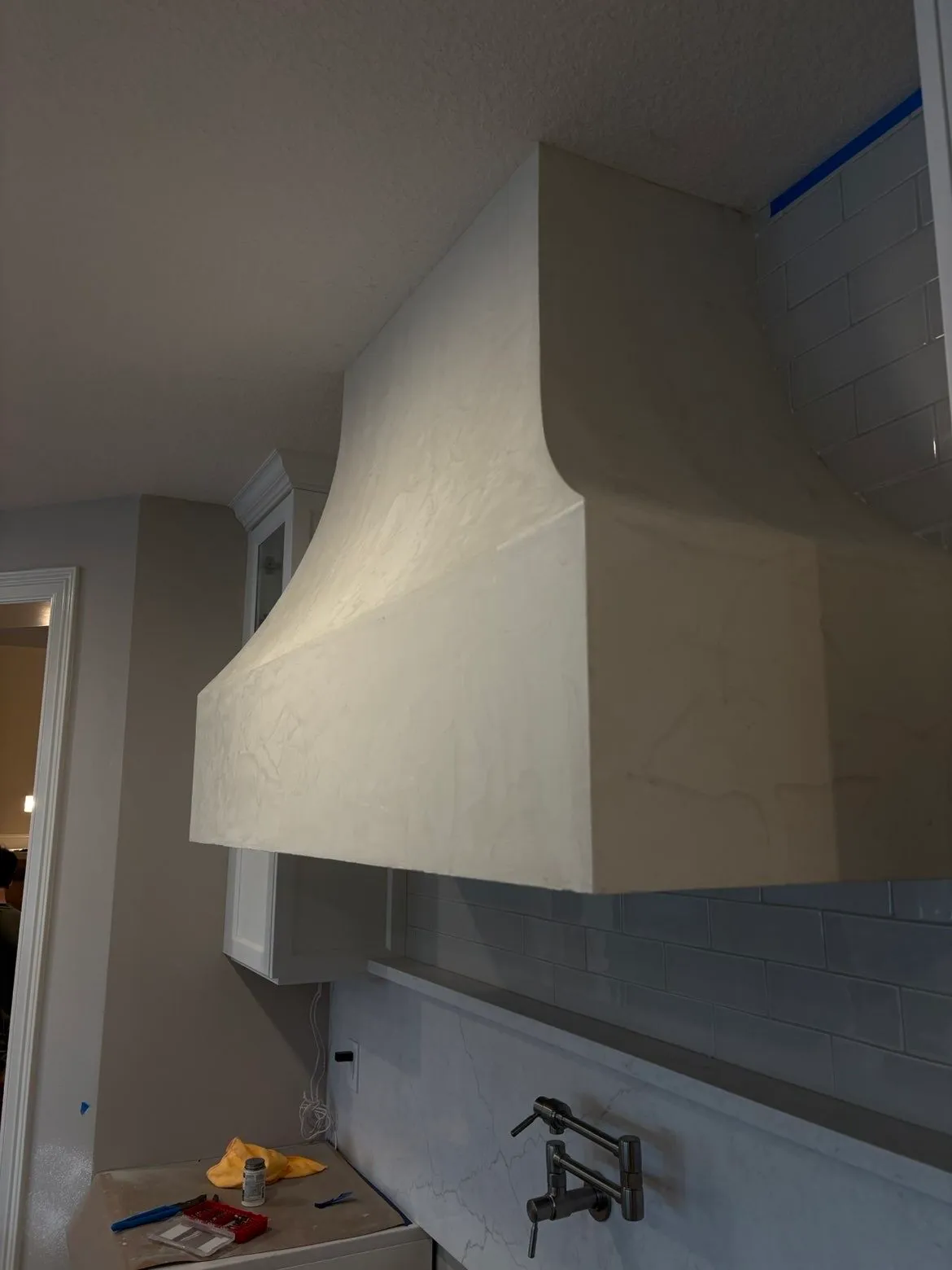 Custom kitchen hood with Fresco Harmony in Lone Coffee, partial application