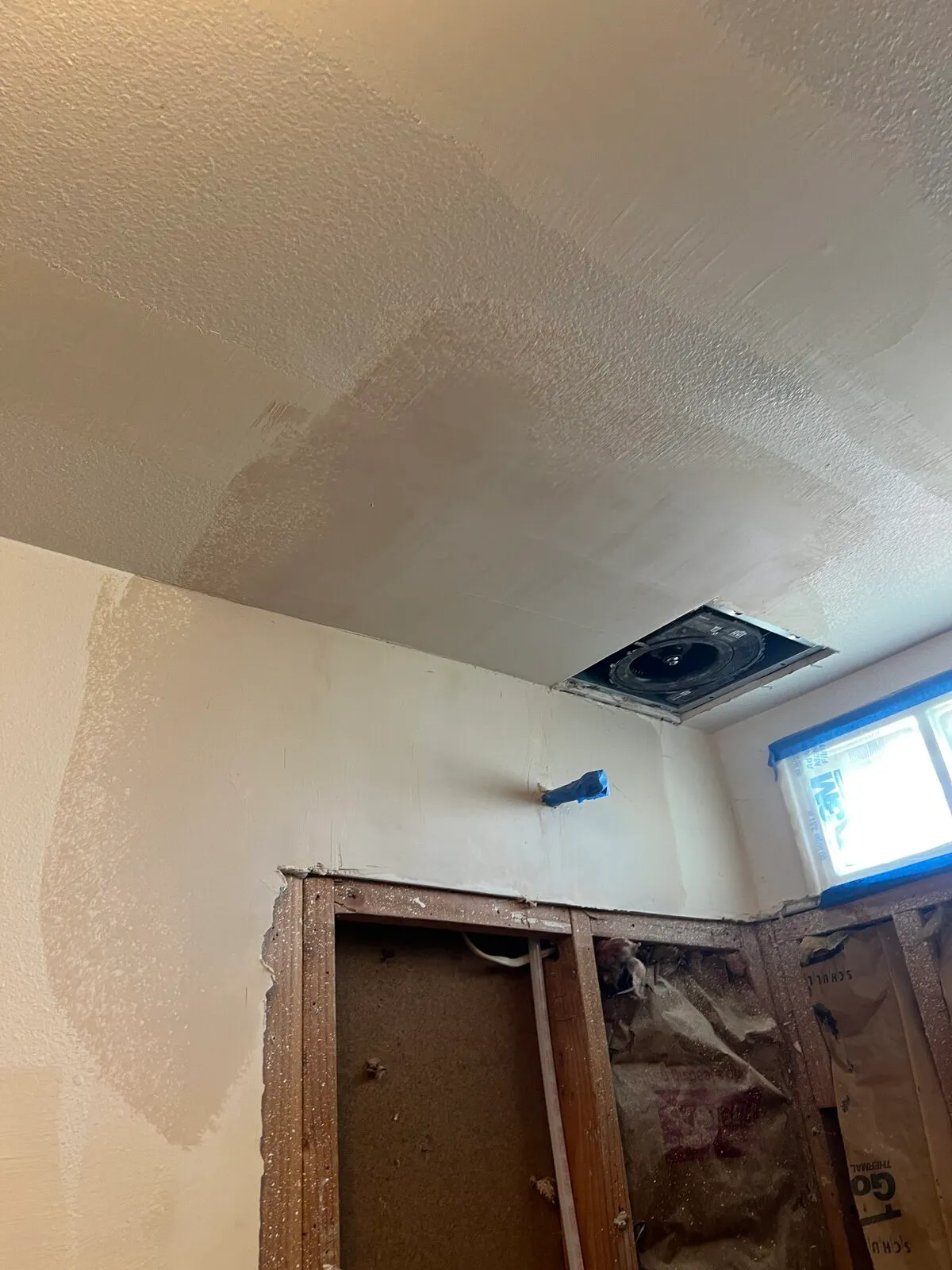 Bathroom remodel drywall mudding and feathering