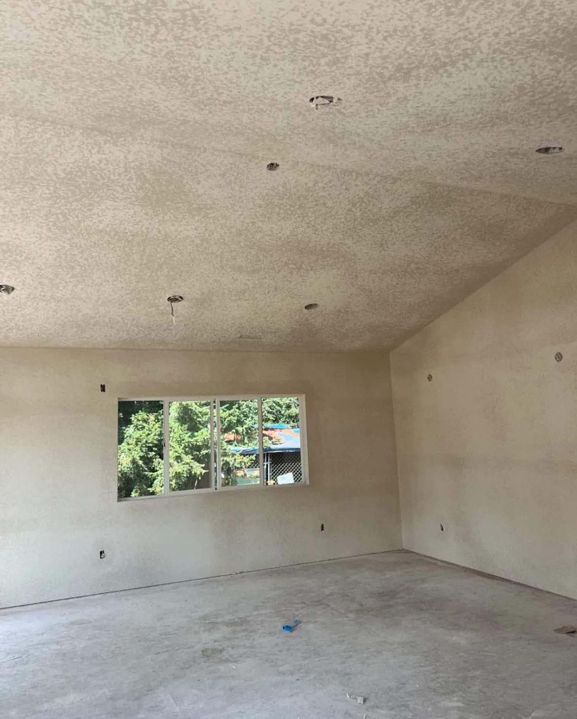 Large residential great room drywall installation
